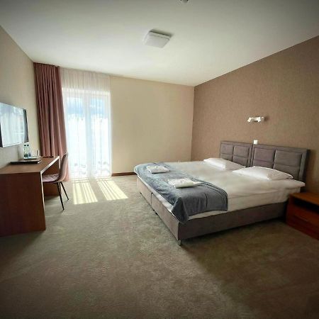 M&W Hotel Wronowski Ломжа Экстерьер фото