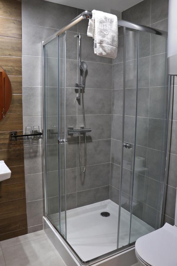 M&W Hotel Wronowski Ломжа Экстерьер фото