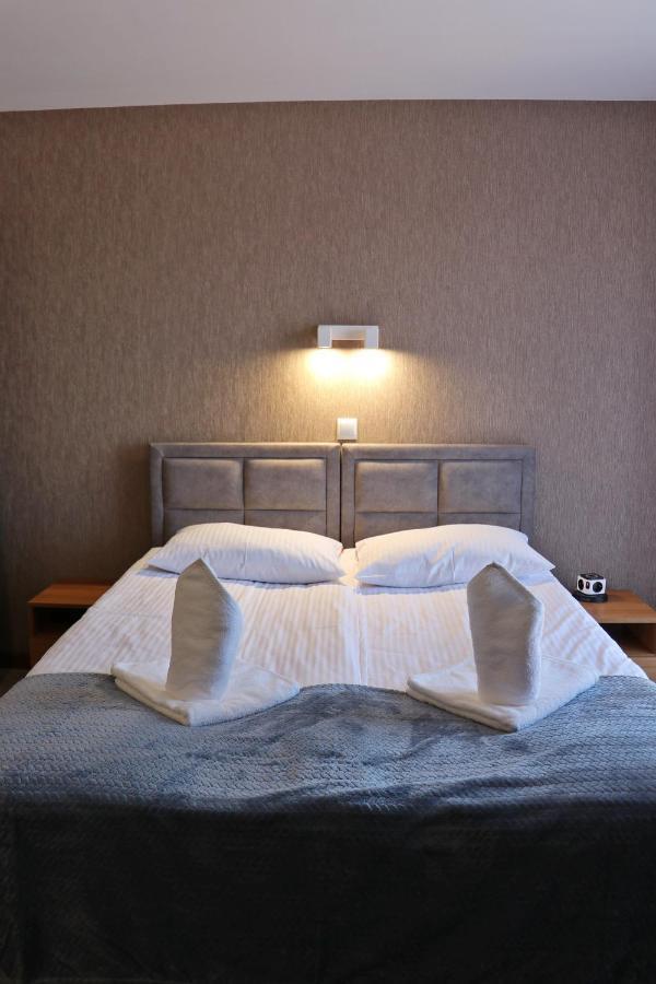 M&W Hotel Wronowski Ломжа Экстерьер фото