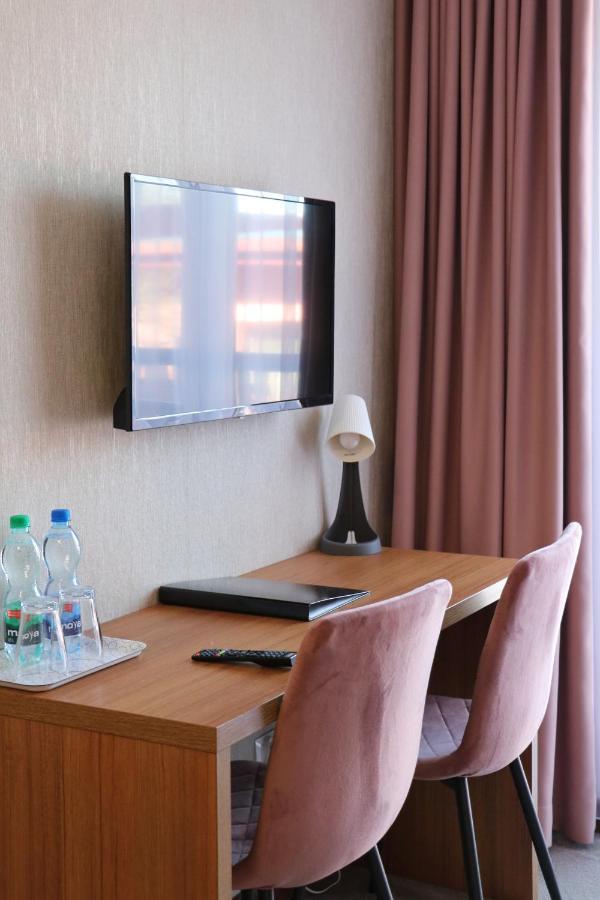 M&W Hotel Wronowski Ломжа Экстерьер фото