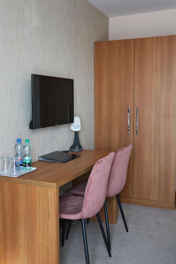 M&W Hotel Wronowski Ломжа Экстерьер фото